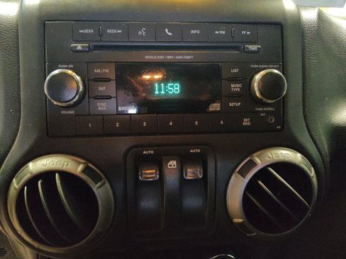 Used 2018 Jeep Wrangler Sport image 25