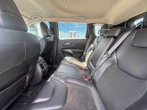 Used 2021 Jeep Cherokee Latitude Plus FWD image 2