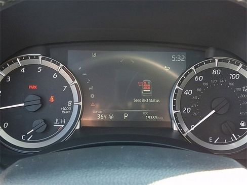 Used 2023 Toyota Highlander XLE image 25