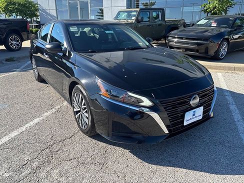 Used 2025 Nissan Altima 2.5 SV FWD image 7
