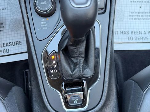 Used 2019 Jeep Cherokee Limited image 30