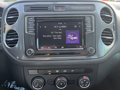 Used 2017 Volkswagen Tiguan Limited w/ Premium Package image 23