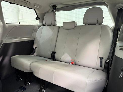 Used 2019 Toyota Sienna Limited Premium AWD/4WD image 17