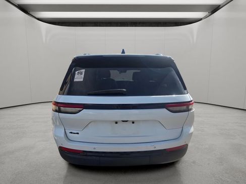 Used 2024 Jeep Grand Cherokee Altitude image 5