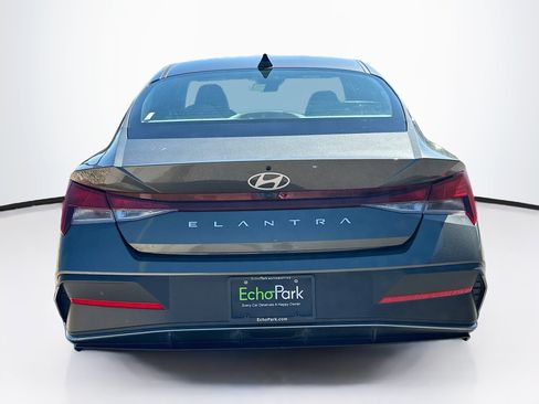 Used 2024 Hyundai Elantra SEL FWD image 7