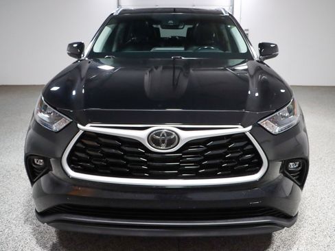 Used 2020 Toyota Highlander XLE FWD image 4