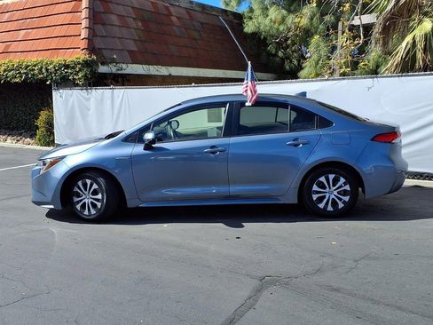 Certified 2021 Toyota Corolla LE image 3