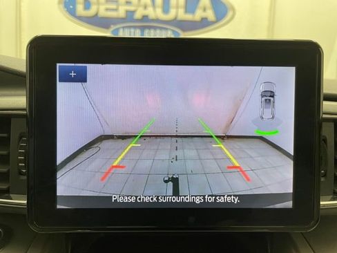 Used 2022 Ford Explorer XLT w/ Equipment Group 202A image 4