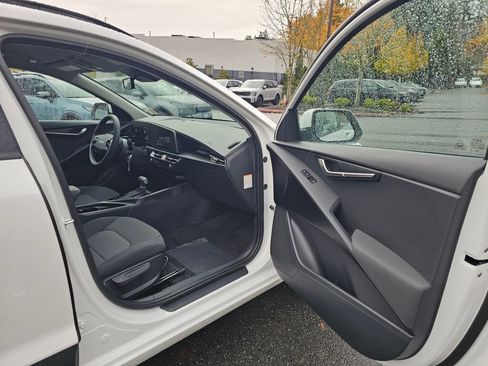 New 2026 Kia Niro LX image 30