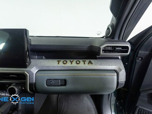 Used 2025 Toyota 4Runner Trailhunter AWD/4WD image 38