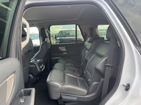 Used 2025 Ford Expedition Active image 9