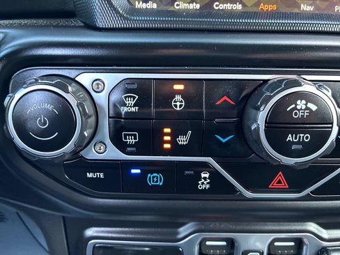 Used 2023 Jeep Wrangler Unlimited Sahara AWD/4WD image 29