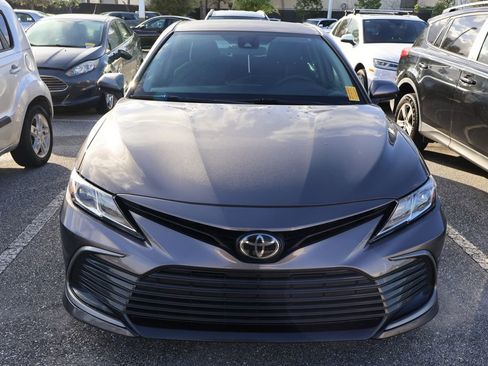Used 2023 Toyota Camry LE image 5