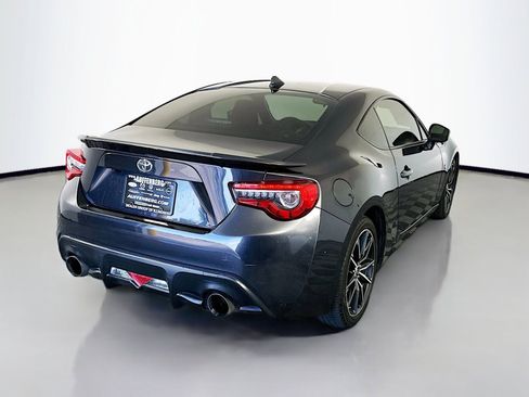 Used 2017 Toyota 86 RWD image 7