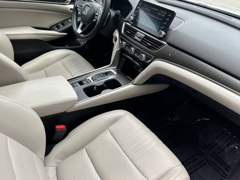 Used 2018 Honda Accord Touring image 14