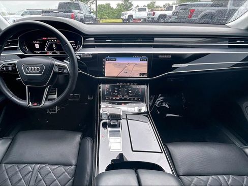 Used 2022 Audi S8 w/ S8 Comfort Plus Package AWD/4WD image 9