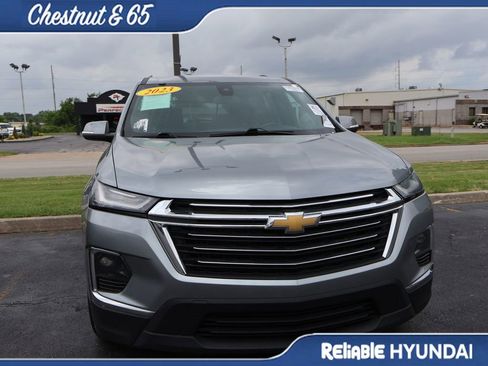 Used 2023 Chevrolet Traverse LT FWD image 9