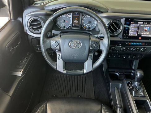 Used 2019 Toyota Tacoma TRD Off-Road w/ TRD Premium Off Road Package AWD/4WD image 17