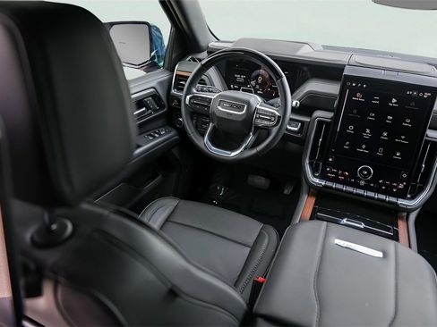 Used 2025 GMC Yukon XL Denali w/ Denali Reserve Package image 31