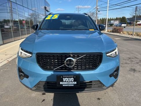 Certified 2025 Volvo XC40 B5 Plus AWD/4WD image 7