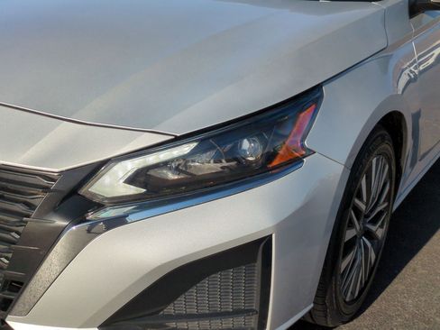 Used 2024 Nissan Altima 2.5 SV image 10