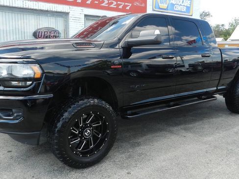 Used 2019 RAM 2500 Big Horn w/ Black Appearance Package AWD/4WD image 3