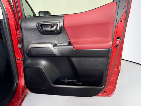 Used 2019 Toyota Tacoma SR5 RWD image 27