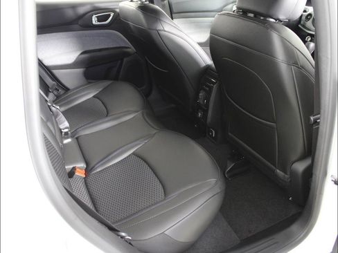 New 2025 Jeep Compass Latitude image 41