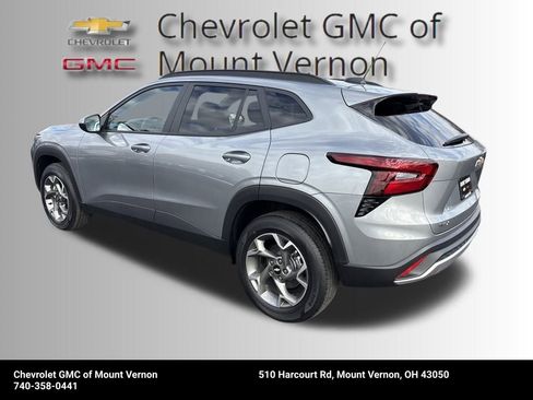 New 2025 Chevrolet Trax LT w/ LT Convenience Package image 3