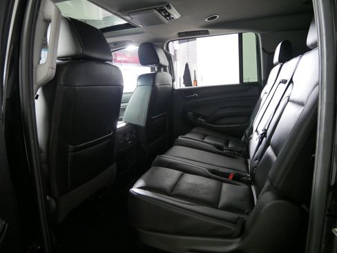 Used 2016 Chevrolet Suburban LT w/ Luxury Package AWD/4WD image 32
