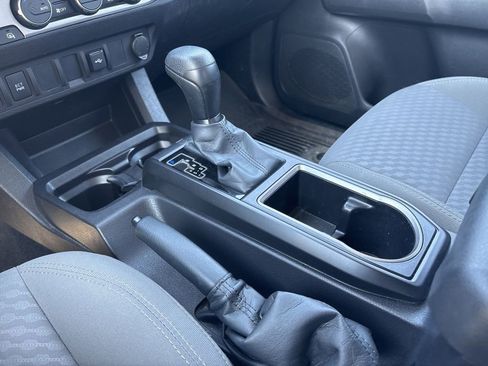 Certified 2022 Toyota Tacoma SR image 5