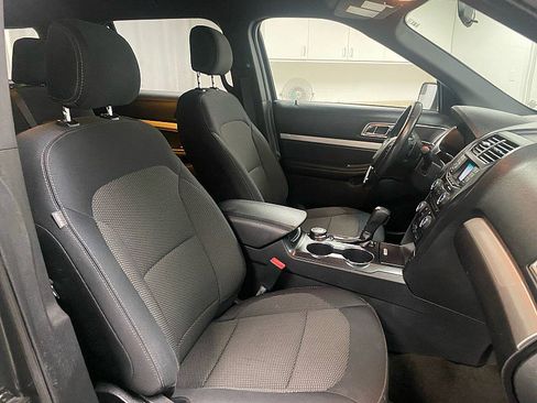 Used 2017 Ford Explorer XLT image 16