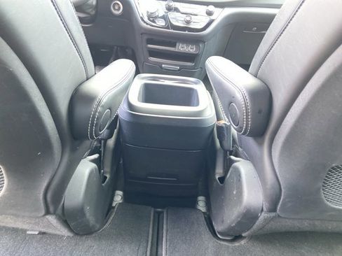 Used 2025 Chrysler Pacifica Select FWD image 47