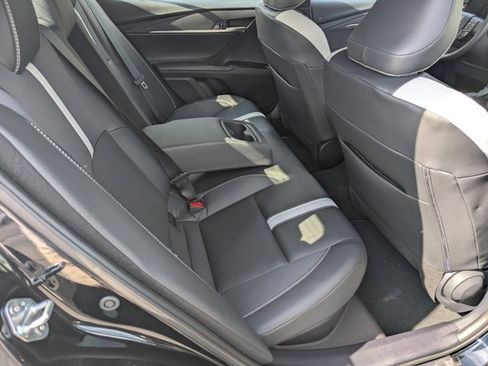 Used 2025 Toyota Camry SE image 14