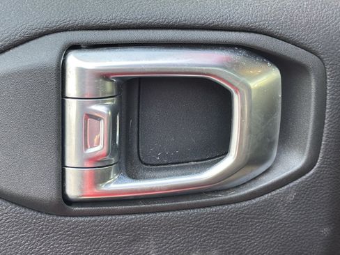 Used 2023 Jeep Gladiator Rubicon w/ LED Lighting Group AWD/4WD image 17