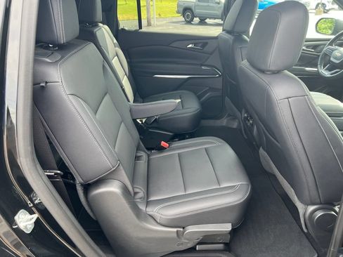 Used 2025 Chevrolet Traverse LT FWD image 32