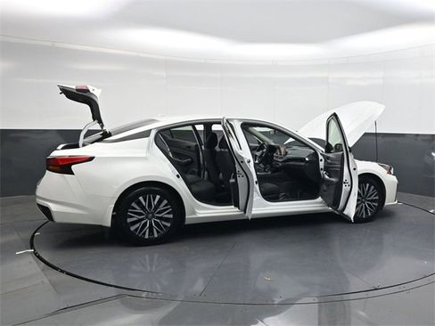 Used 2023 Nissan Altima 2.5 SV image 36