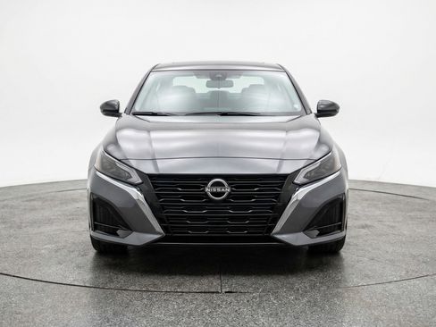 Used 2025 Nissan Altima 2.5 SV image 2