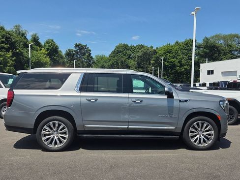 Used 2023 GMC Yukon XL Denali AWD/4WD image 3