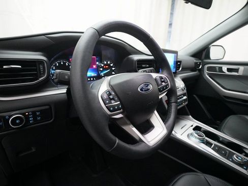 Used 2023 Ford Explorer XLT w/ Equipment Group 202A image 8