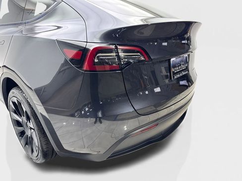 Used 2024 Tesla Model Y Long Range AWD/4WD image 19