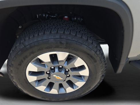 Used 2025 Chevrolet Silverado 2500 LT AWD/4WD image 29