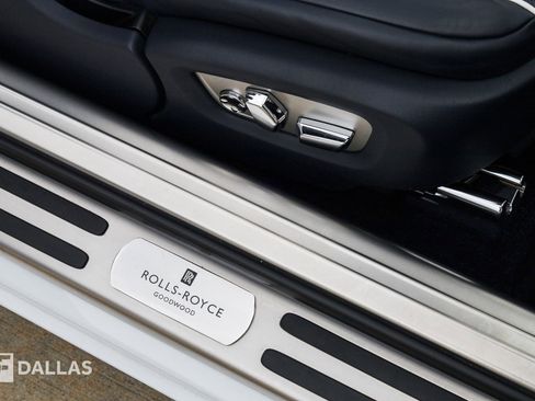 Used 2019 Rolls-Royce Dawn RWD image 35