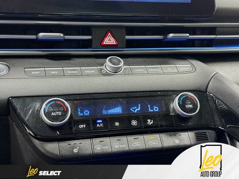 Used 2022 Hyundai Elantra Limited FWD image 19