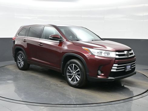 Used 2017 Toyota Highlander XLE image 8