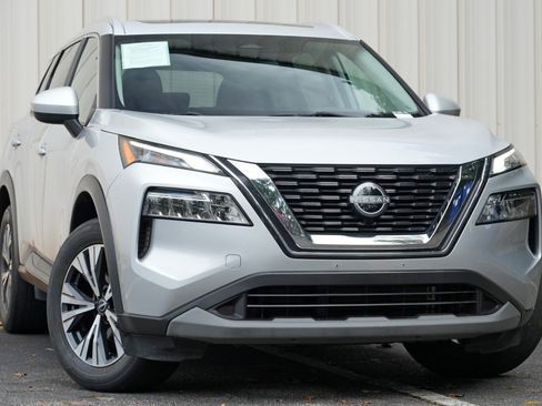 Used 2023 Nissan Rogue SV w/ SV Premium B Package FWD image 2