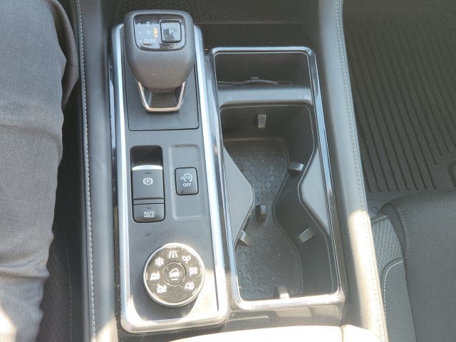 Used 2022 Nissan Pathfinder S AWD/4WD image 9