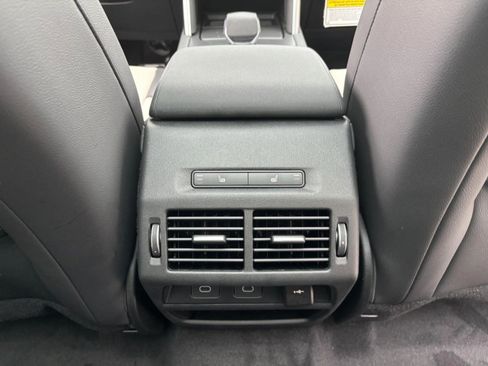 Used 2025 Land Rover Discovery Sport Dynamic SE image 22