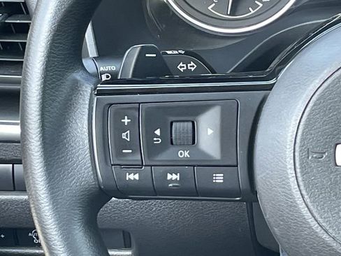 Used 2023 Nissan Rogue SV FWD image 13