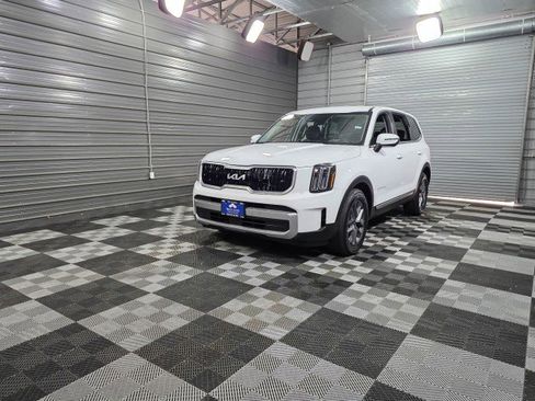 Used 2023 Kia Telluride LX image 43